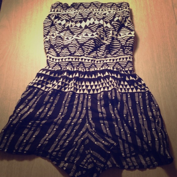 🔴Sold in bundle🔴 Tribal print strapless  Romper