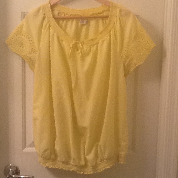 SOLD-Yellow Maternity top - Picture 2 of 3