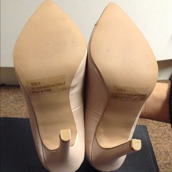 📛SOLD📛 Nude heels - Picture 3 of 4