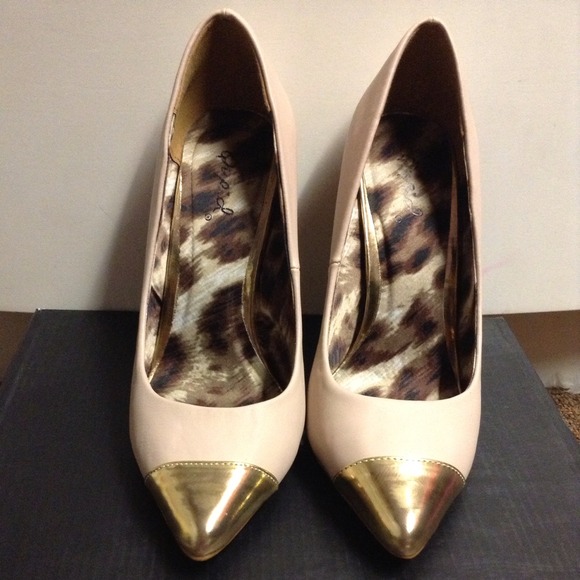 📛SOLD📛 Nude heels - Picture 4 of 4