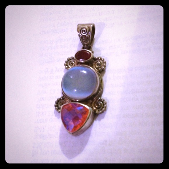 ✨Collectors Piece Beautiful Sajen Pendant!✨ - Picture 1 of 3