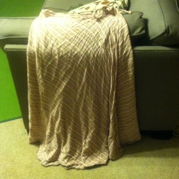 Wrap skirt !! One size fits all!  Very pretty - Picture 2 of 3