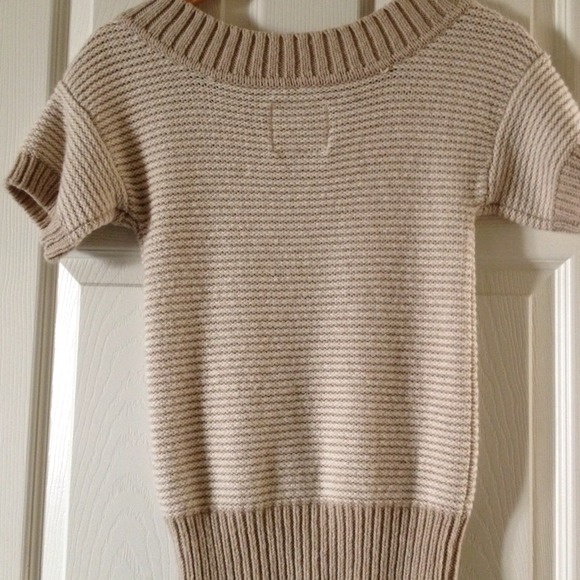 American Eagle Outfitters - Picture 2 of 3