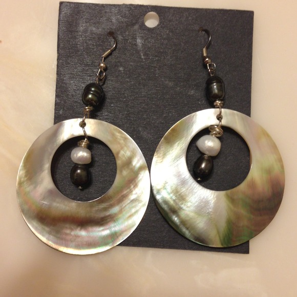 Mother pearl earring
