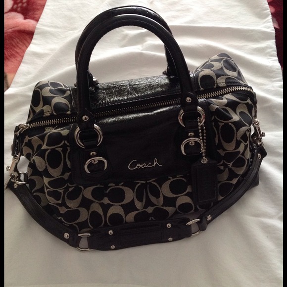 🚫SOLD🚫💯 Authentic Coach Ashley Satchel