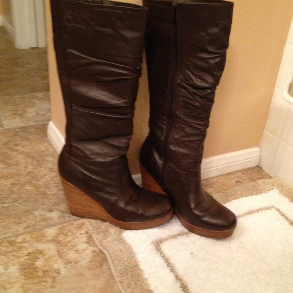 👢SOLD👢Steve Madden chocolate wedge boots