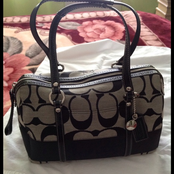 🚫SOLD🚫 💯 Authentic Coach Stripe Satchel