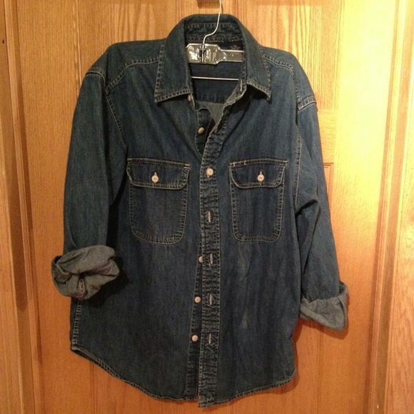 ⛔️SOLD⛔️Gap boyfriend fit denim button up