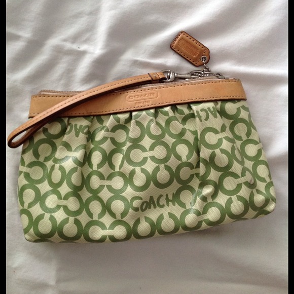Reduced💯Authentic Coach Leah CtdCanvas Wristlet