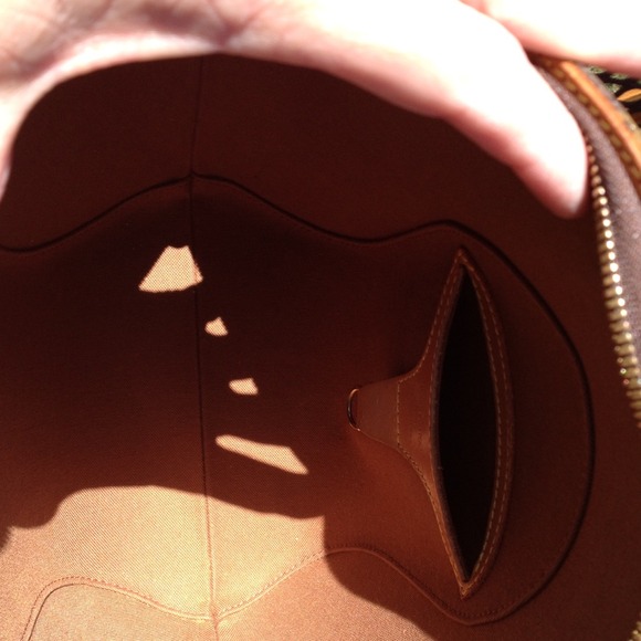 Keeping!! not for sale!! Authentic LV Ellipse Bag - Picture 2 of 4