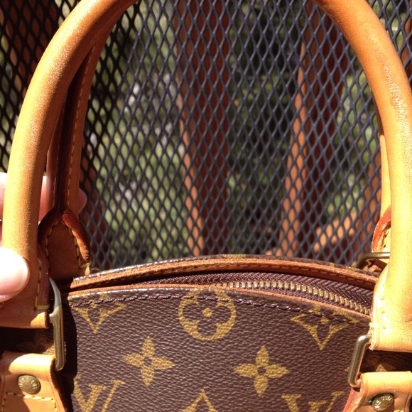 Keeping!! not for sale!! Authentic LV Ellipse Bag - Picture 4 of 4