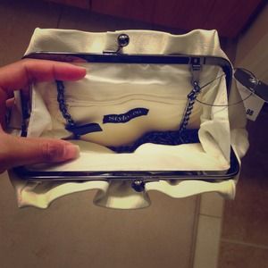 ⛔SOLD⛔ White clutch 💋