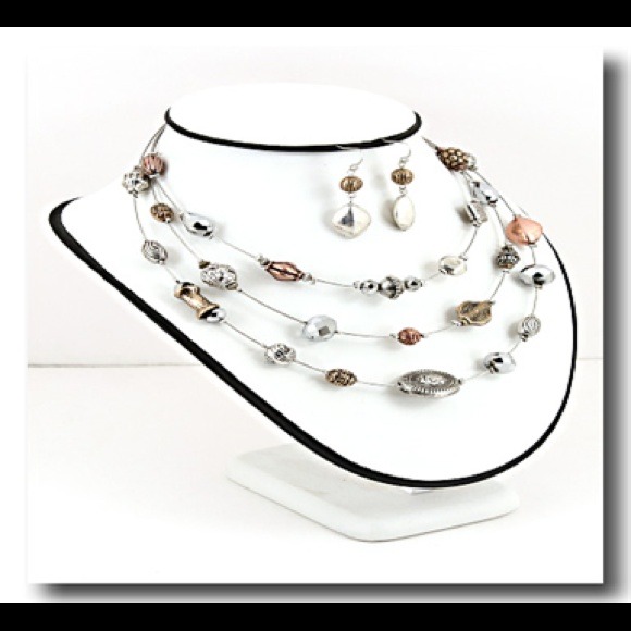 🎉HP 🎉Tri-tone Earrings and Necklace Set