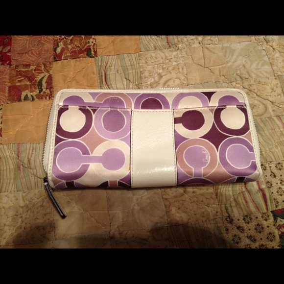 No longer available!! Authentic Coach Wallet - Picture 2 of 4