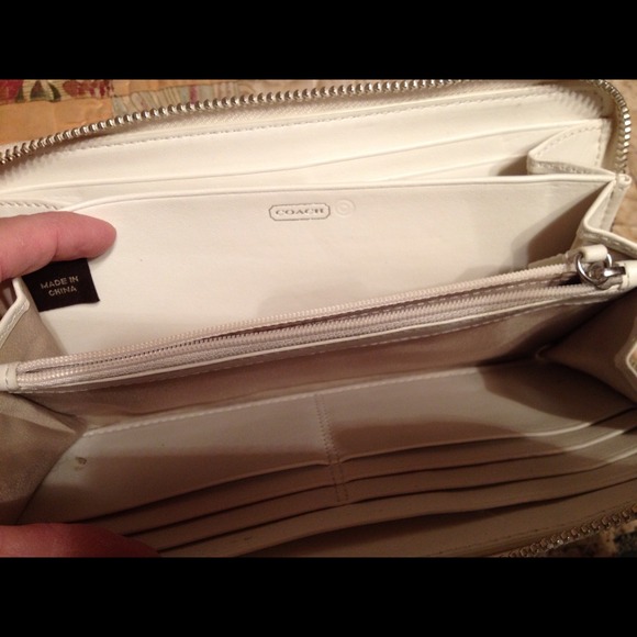 No longer available!! Authentic Coach Wallet - Picture 3 of 4