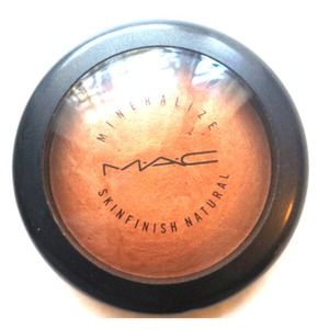 MAC Mineralized Skinfinish Natural- Deep Dark