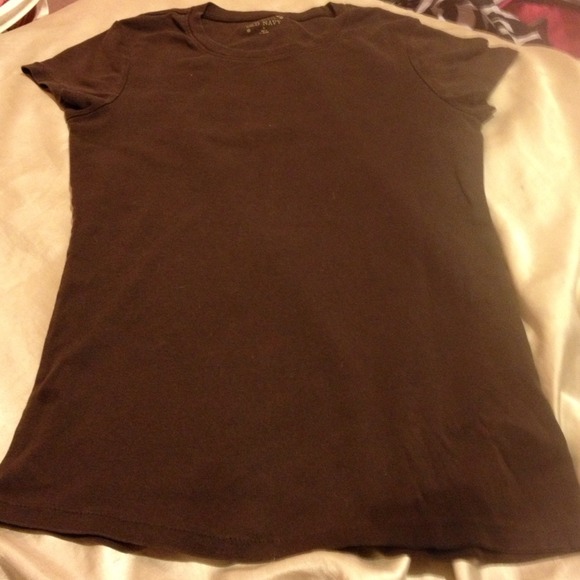 Brown old navy t shirt.