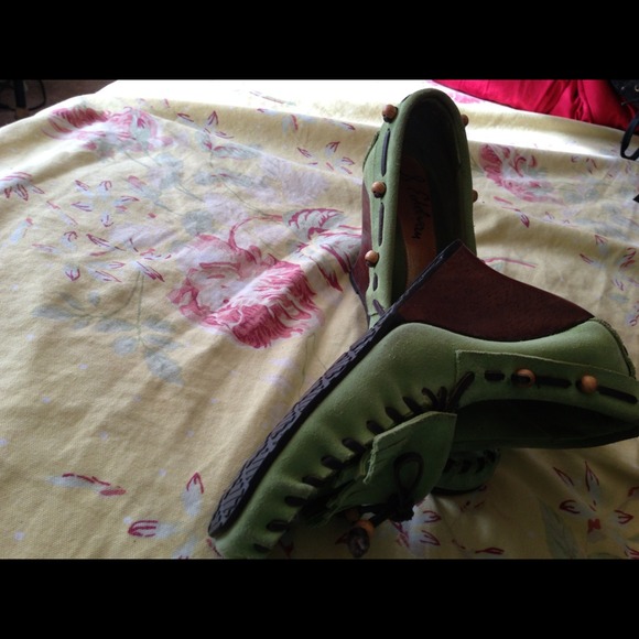 Shoes - Picture 2 of 4