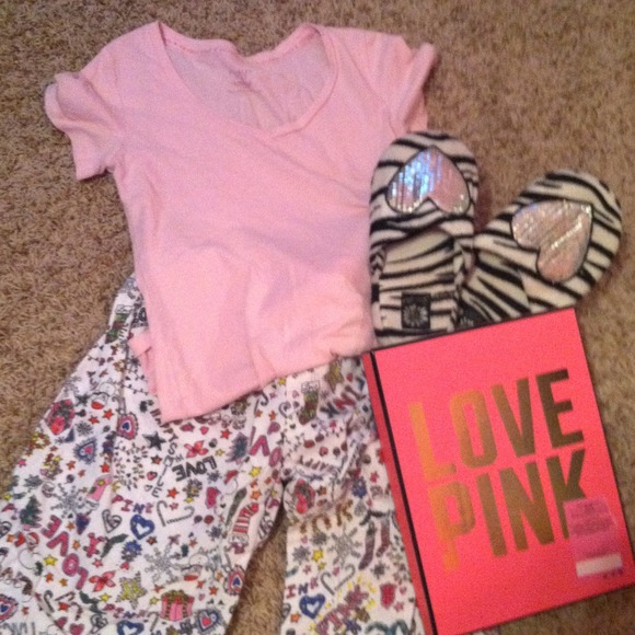 VS PINK Christmas pj set!