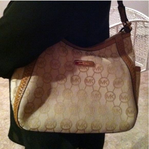 ✨Michael kors bag✨ must go!! make offers!!