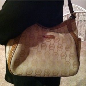 ✨Michael kors bag✨ must go!! make offers!!