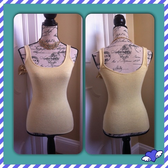 💥CLEARANCE💥✨BeBe✨Yellow tank top Small