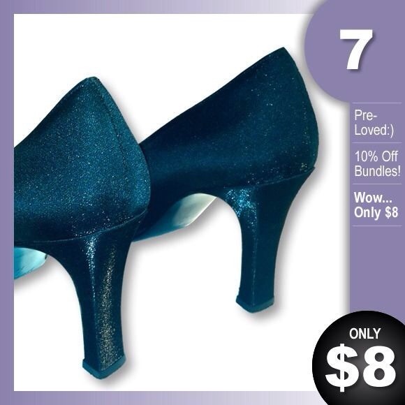 Black Fabric Pumps by ANN TAYLOR - Picture 3 of 3