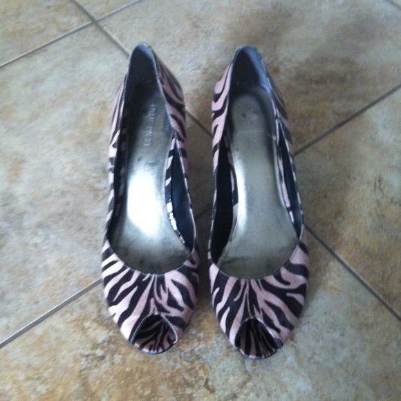 Kitten heel peep toe!