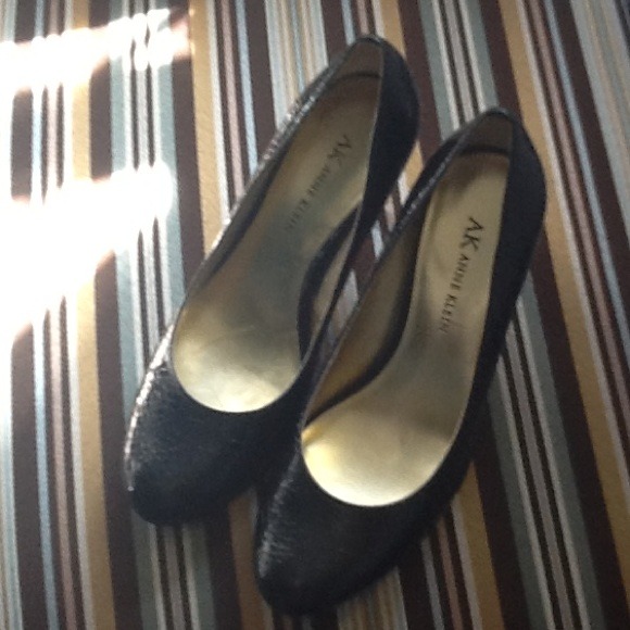Reduced! AK Anne Klein Snake Embossed Pumps