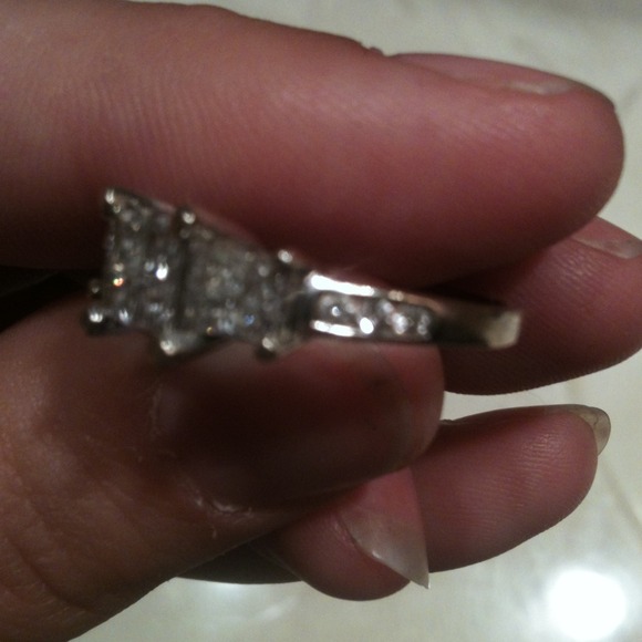~Price Reduction~ Diamond wedding ring - Picture 3 of 4