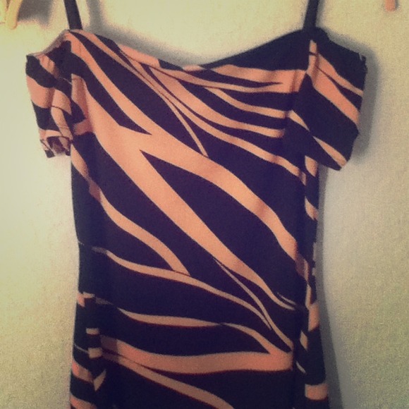 🚨SOLD 🚨in bundle pink tiger stripe top
