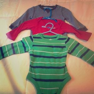 3 long sleeve onsies 6-12 month.