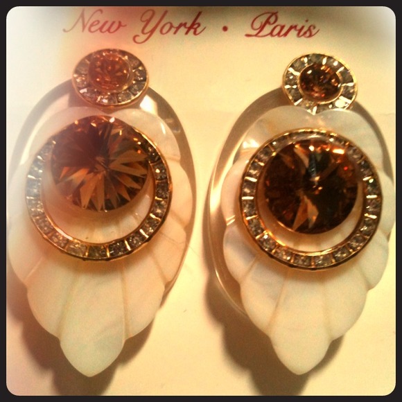 REDUCED!Genuine Swarovski crystal clip earrings!