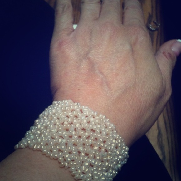 Cute stretch pearl bracelet!!!!