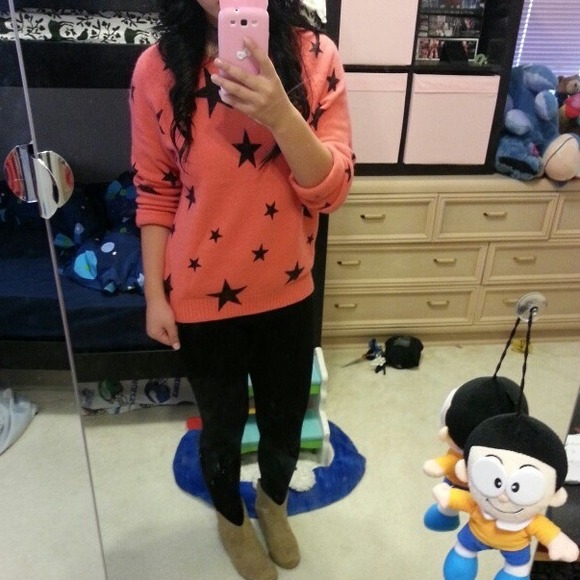 🚫SOLD🚫 Coral Star Print Sweater