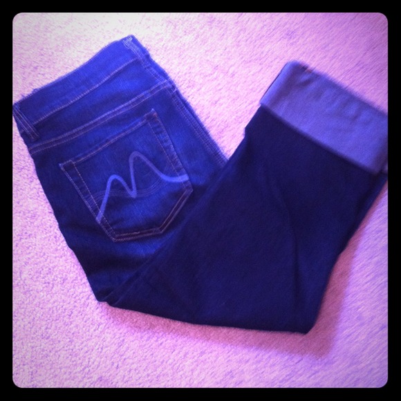 ★Sold★ Jean capris. Size 6.