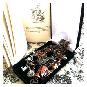 🍄Alice In Wonderland Layered Charmed Necklace🐛🐇