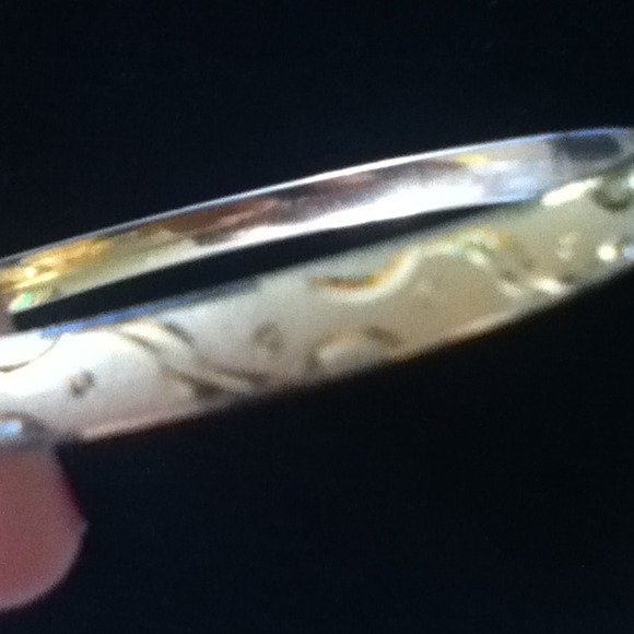 Gold bangle! - Picture 2 of 2