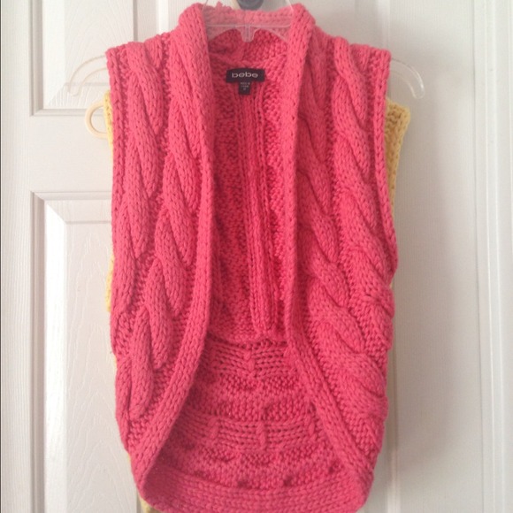 Cute BEBE Sleeve less Top/sweater 😍