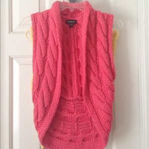 Cute BEBE Sleeve less Top/sweater 😍