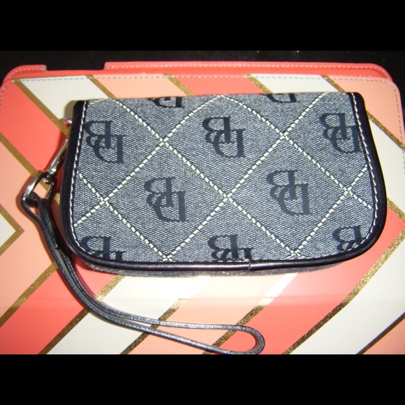 Dooney and bourke wristlet - Picture 2 of 4