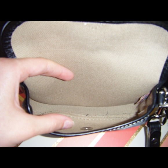 Dooney and bourke wristlet - Picture 4 of 4