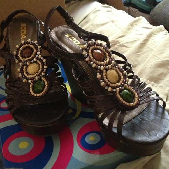 🌹🌹SOLD🌹🌹Brown wedge sandals