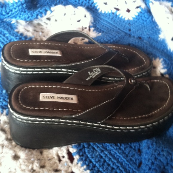 🐸Reduced🐸Size 8 Steve Madden brown flip flops - Picture 2 of 2