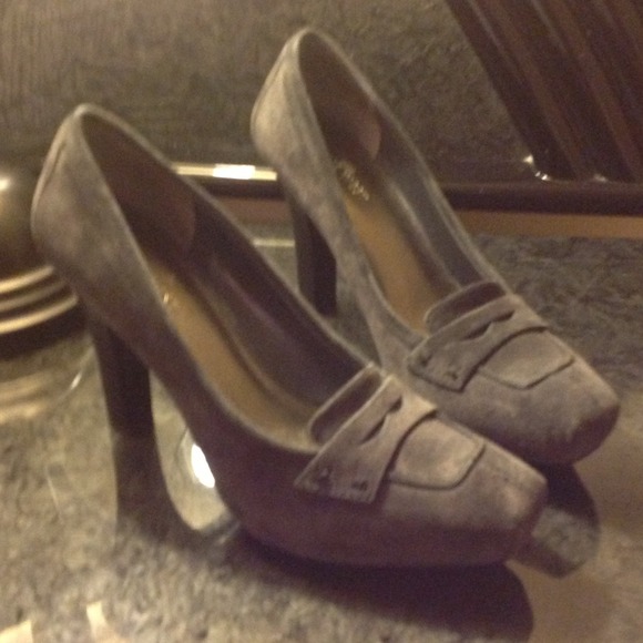 #SOLD#...Grey Suede Pumps