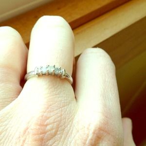 10k 1/4 cttw diamond three stone ring.
