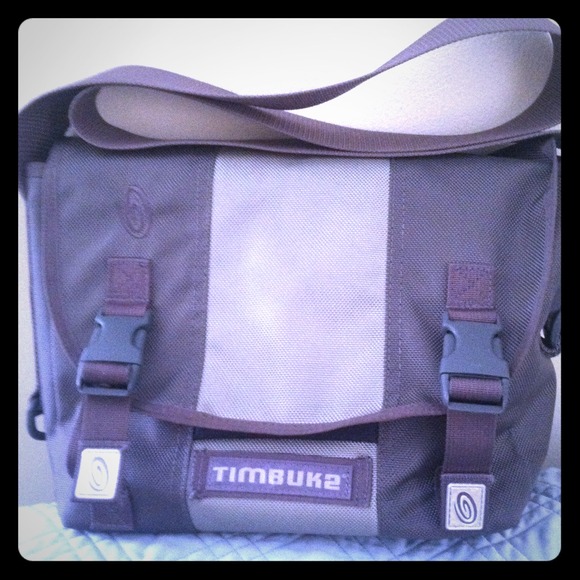 Sold in bundle!!! Small grey Timbuk2 messenger bag