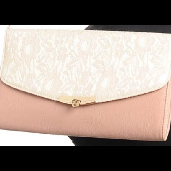 ***BRAND NEW*** Cultch/bag never been used - Picture 3 of 4