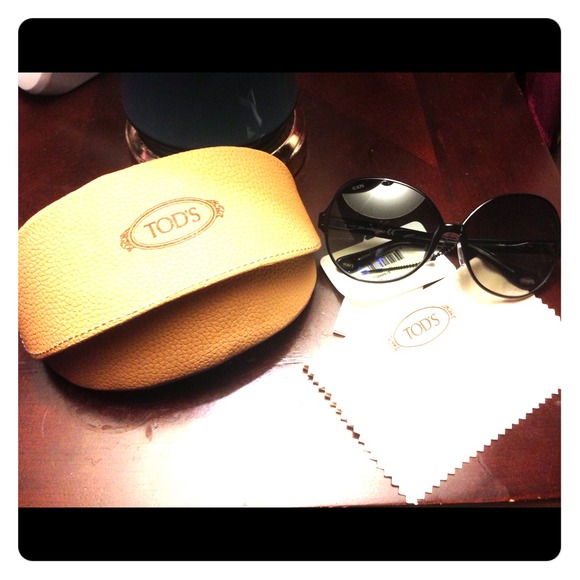 Tod's lafayatte sunglasses in black! Brand New