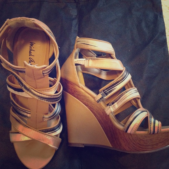 💢💢SOLD💢💢💢🌟Michael Antonio wedges!